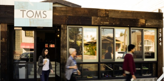 01-toms_ak_store-store_front