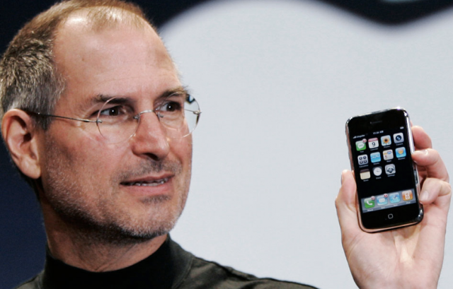 steve-jobs-original-2007-iphone